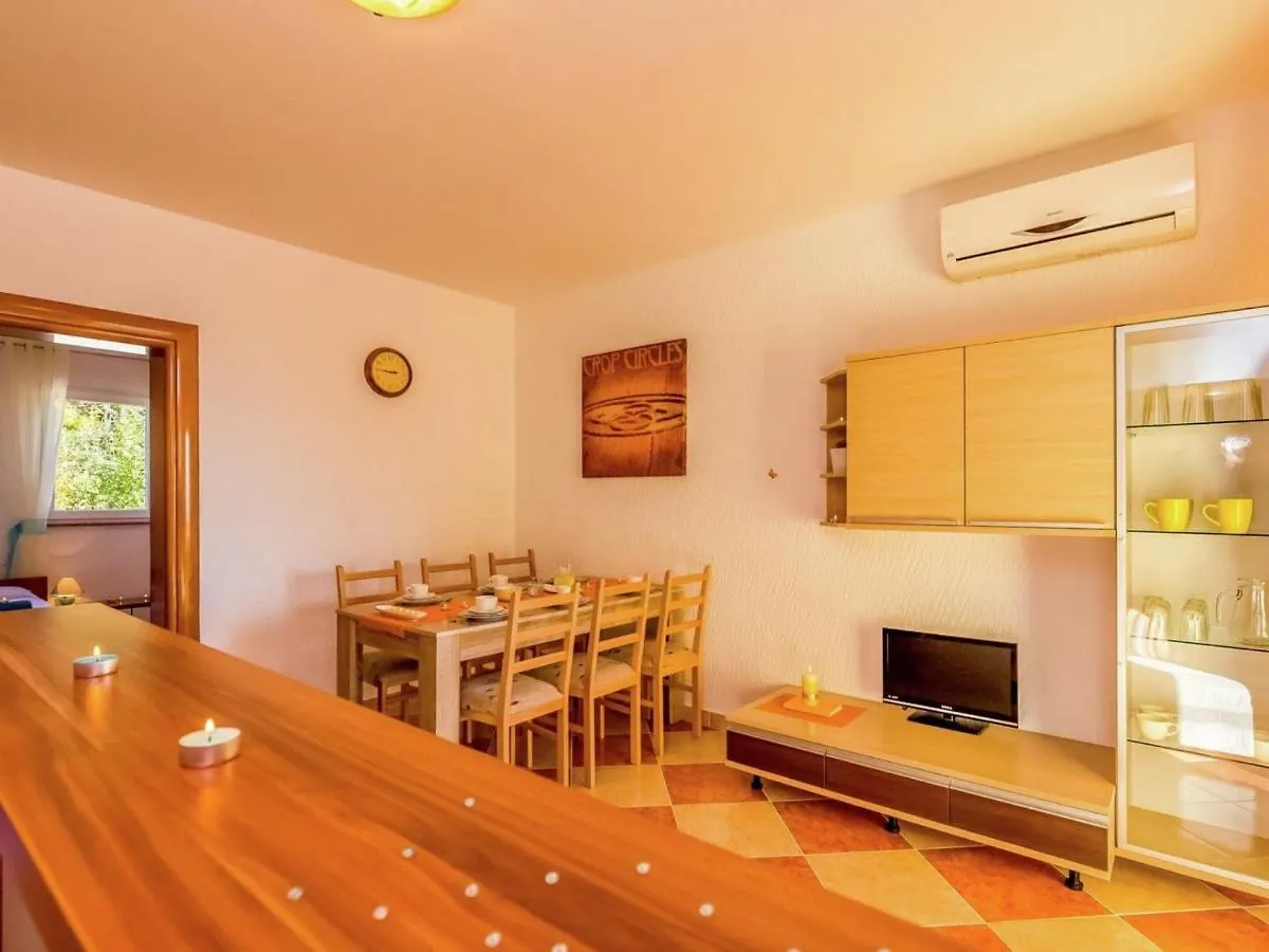 Alluring Apartment In Dramalj With Jacuzzi 0*,